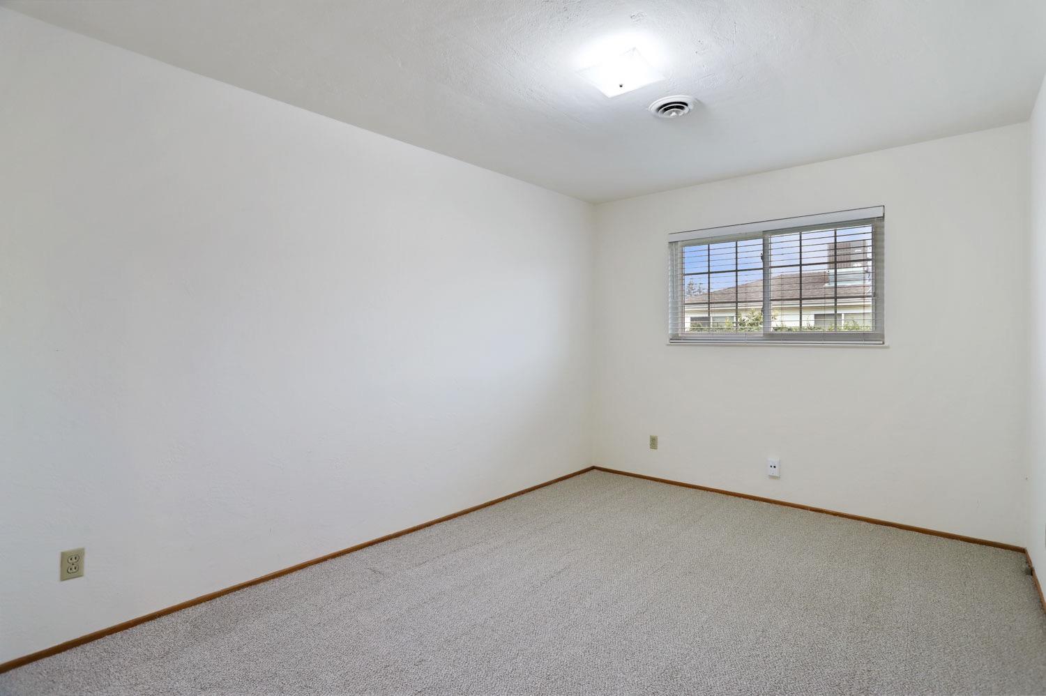 Detail Gallery Image 21 of 36 For 1731 W Walnut St, Lodi,  CA 95242 - 3 Beds | 1/1 Baths