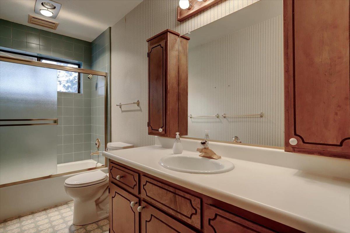 Hackett Court, Grass Valley, California image 41