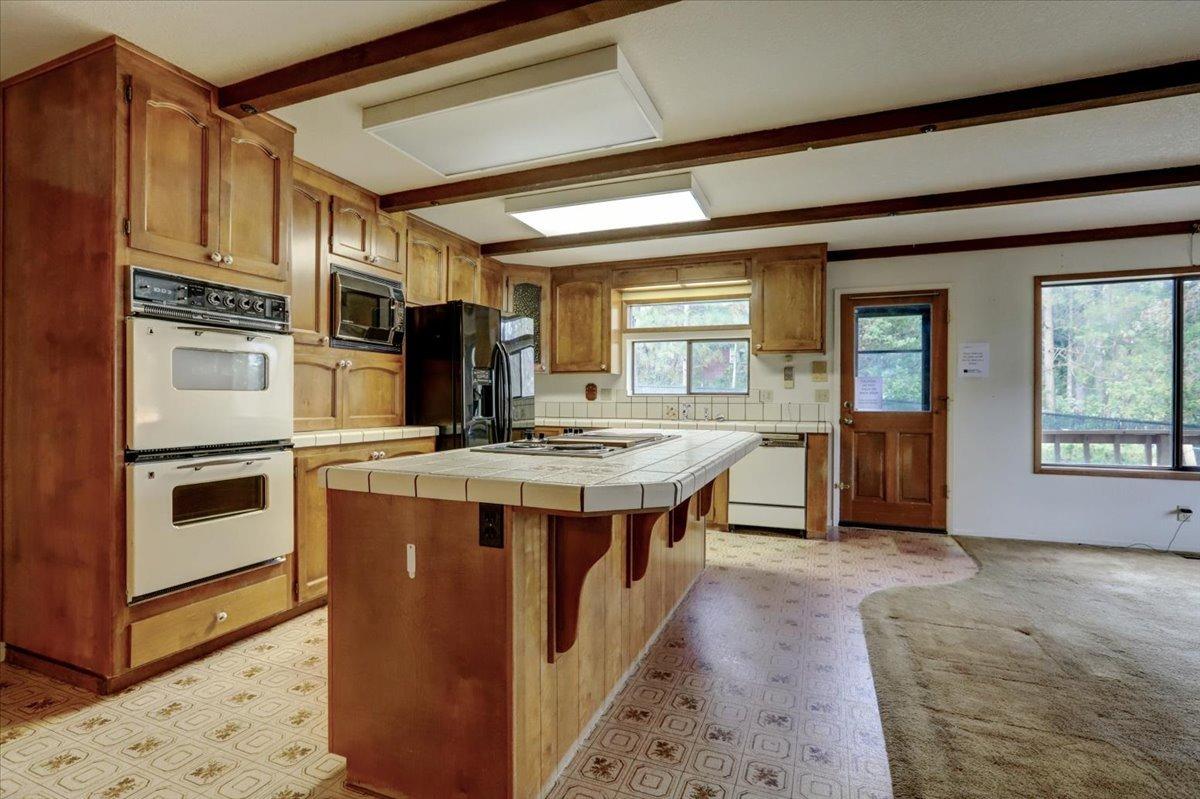 Hackett Court, Grass Valley, California image 17