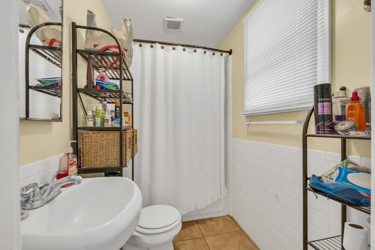 Detail Gallery Image 36 of 64 For 1721 U St, Sacramento,  CA 95818 - – Beds | – Baths