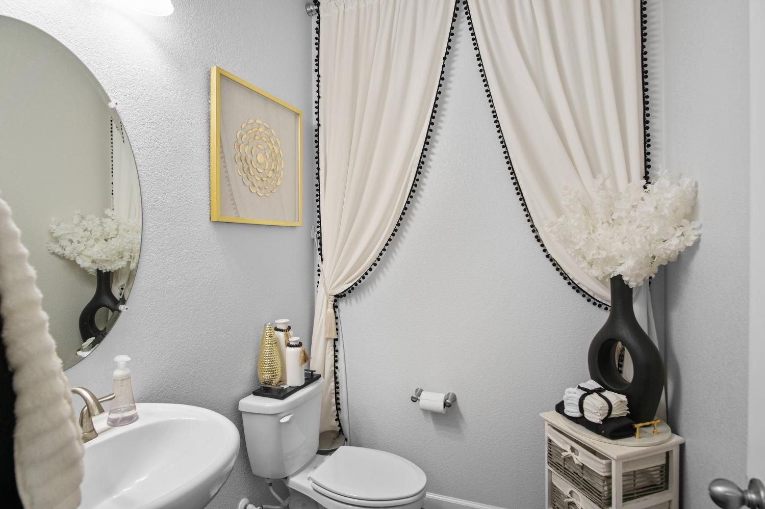 Detail Gallery Image 8 of 32 For 1809 Holborn Dr, Lathrop,  CA 95330 - 4 Beds | 3/1 Baths