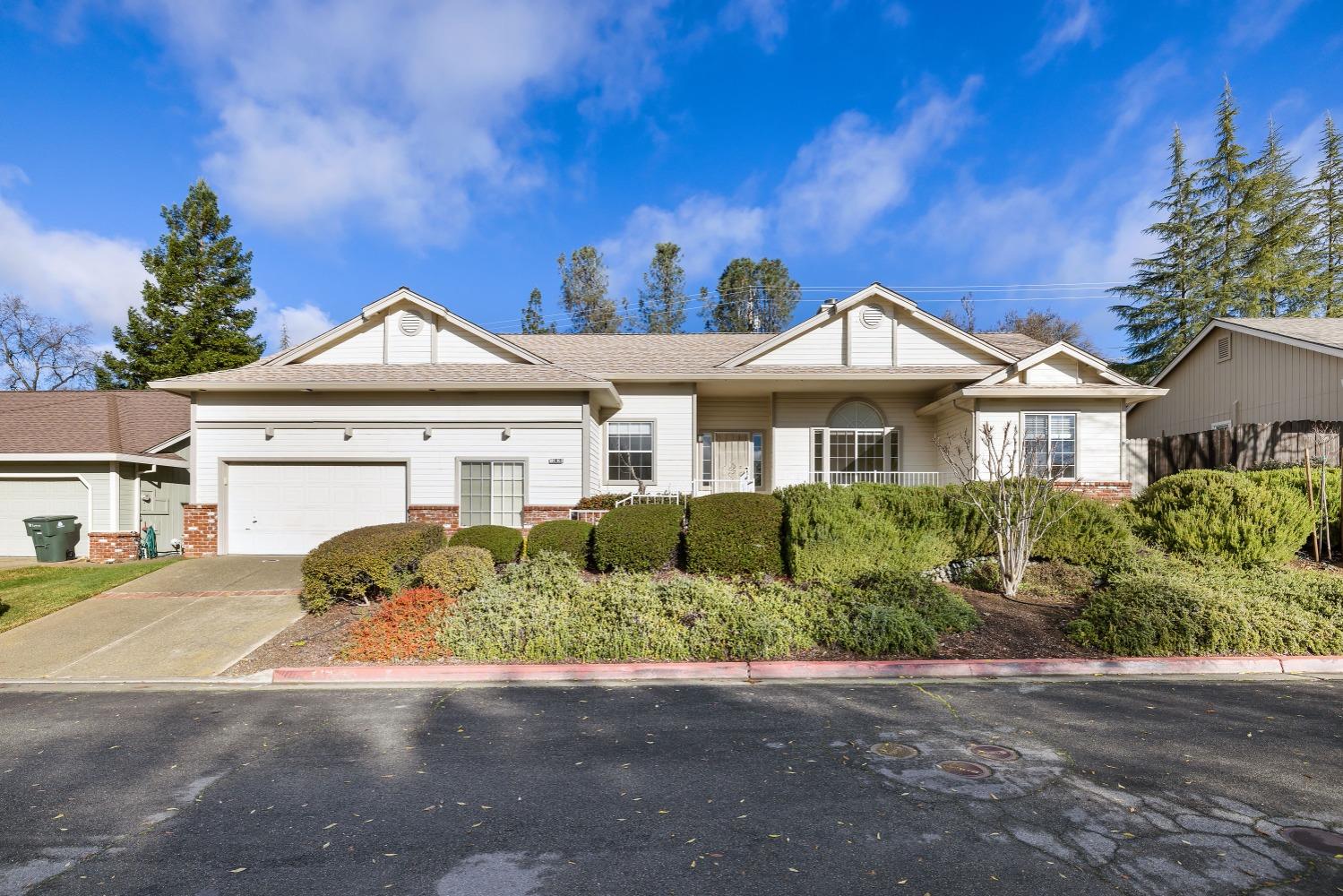 Photo of 12605 Town View Dr in Auburn, CA