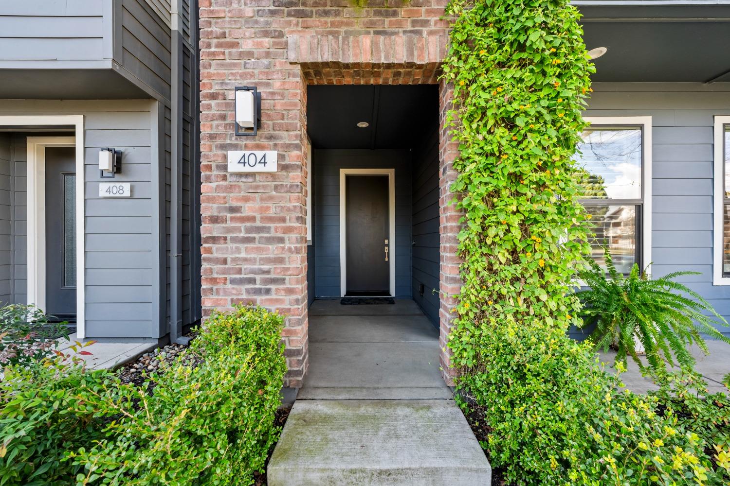 Detail Gallery Image 4 of 44 For 404 11th St, Sacramento,  CA 95814 - 2 Beds | 2/1 Baths