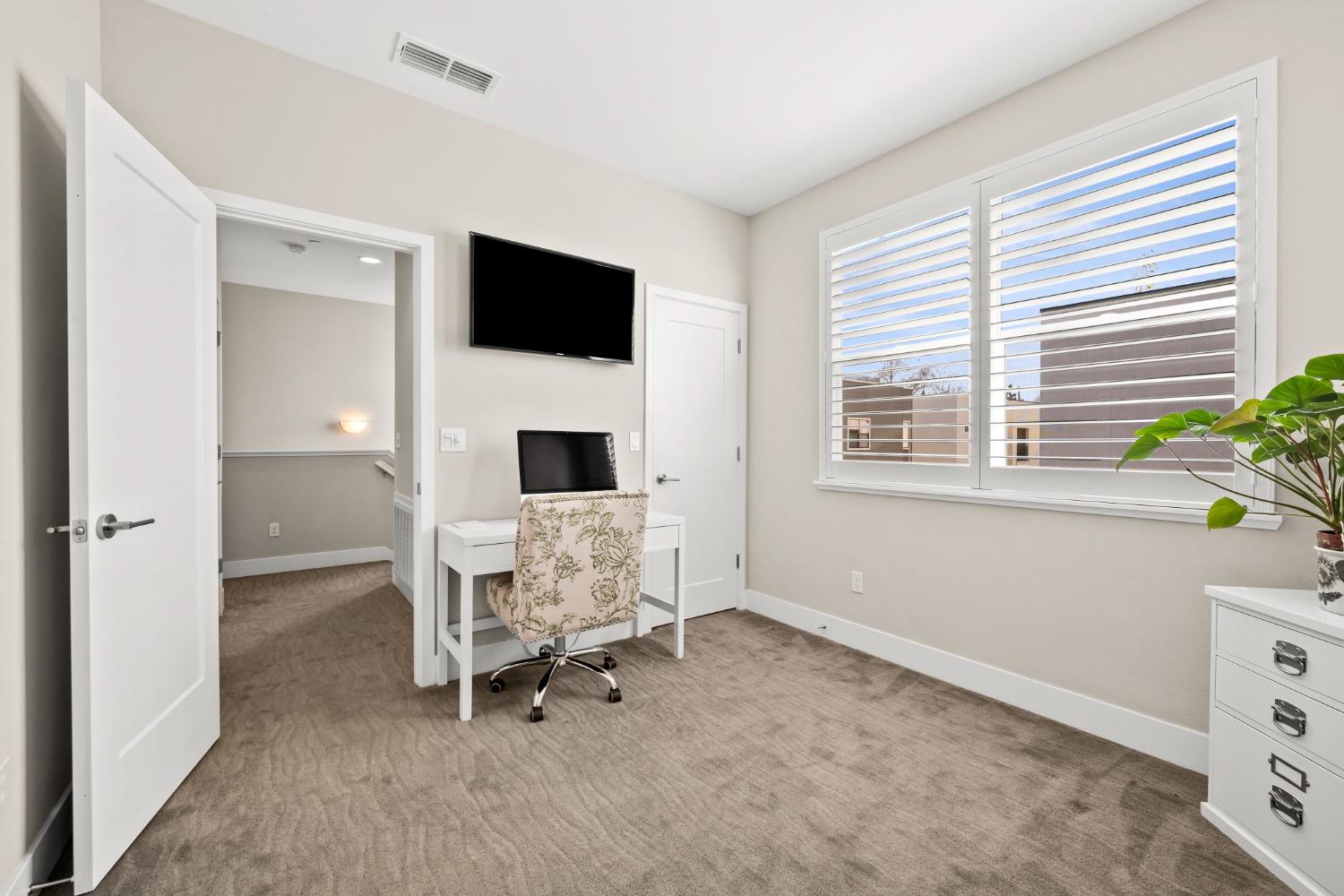 Detail Gallery Image 39 of 44 For 404 11th St, Sacramento,  CA 95814 - 2 Beds | 2/1 Baths