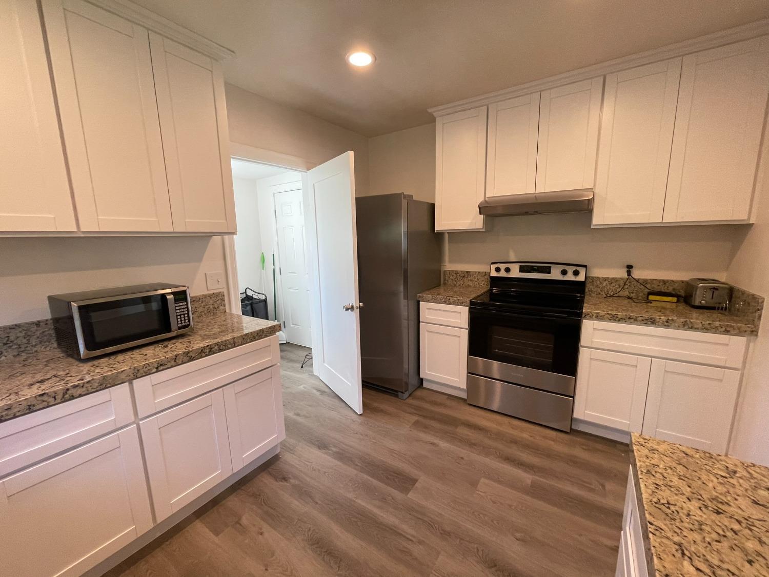 Detail Gallery Image 8 of 18 For 612 High St, Turlock,  CA 95380 - 2 Beds | 1 Baths
