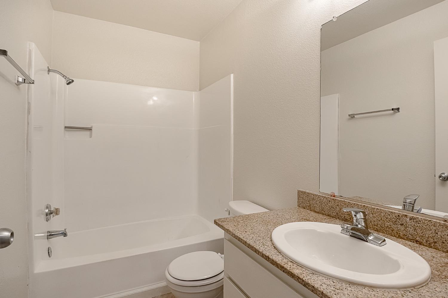 Detail Gallery Image 13 of 18 For 479 Cherry Ln a,  Manteca,  CA 95337 - 2 Beds | 1 Baths