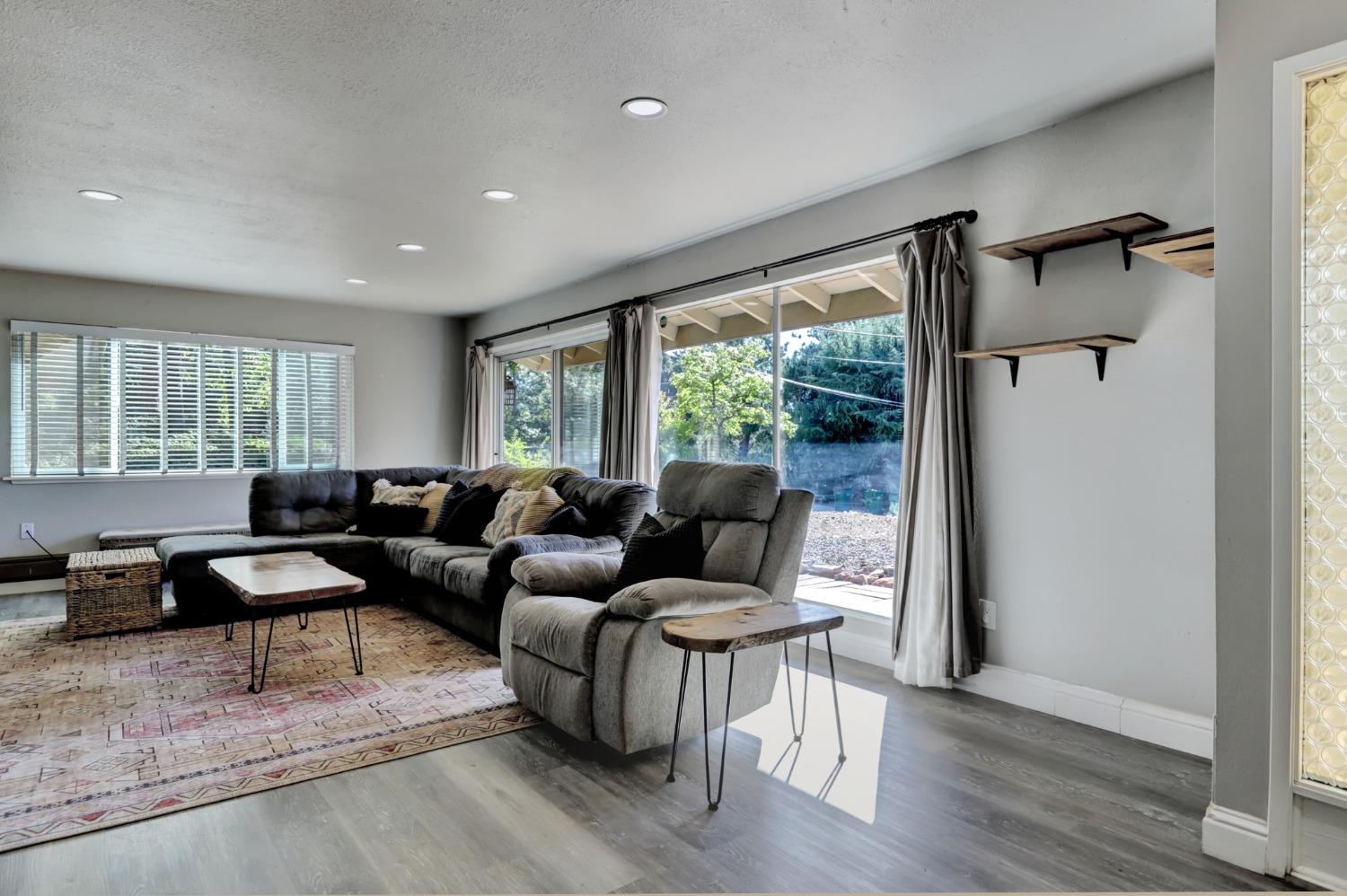 Alta Sierra Drive, Grass Valley, California image 4