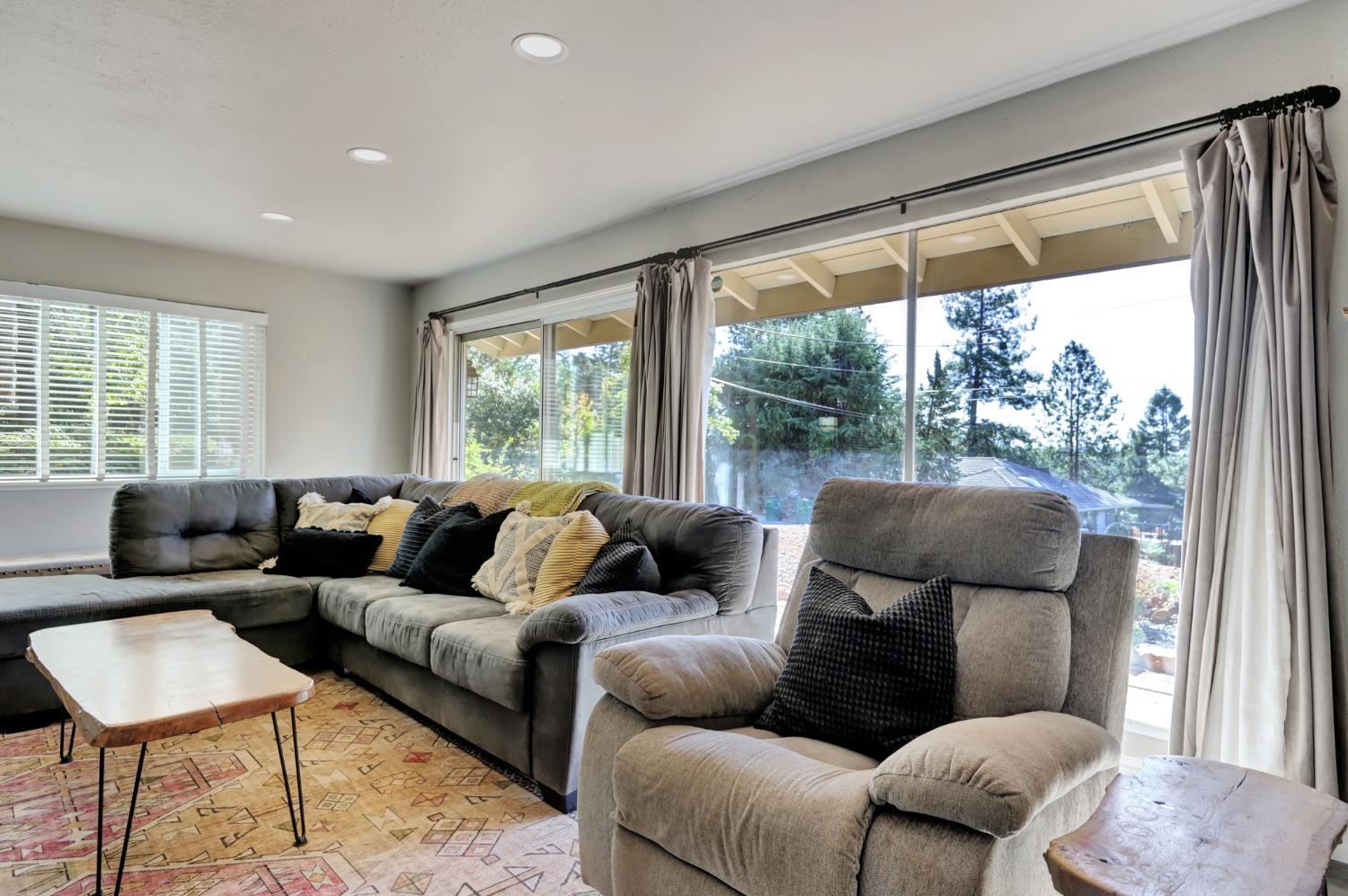 Alta Sierra Drive, Grass Valley, California image 5