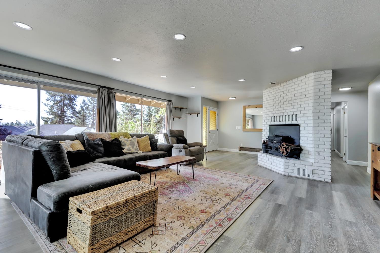 Alta Sierra Drive, Grass Valley, California image 7