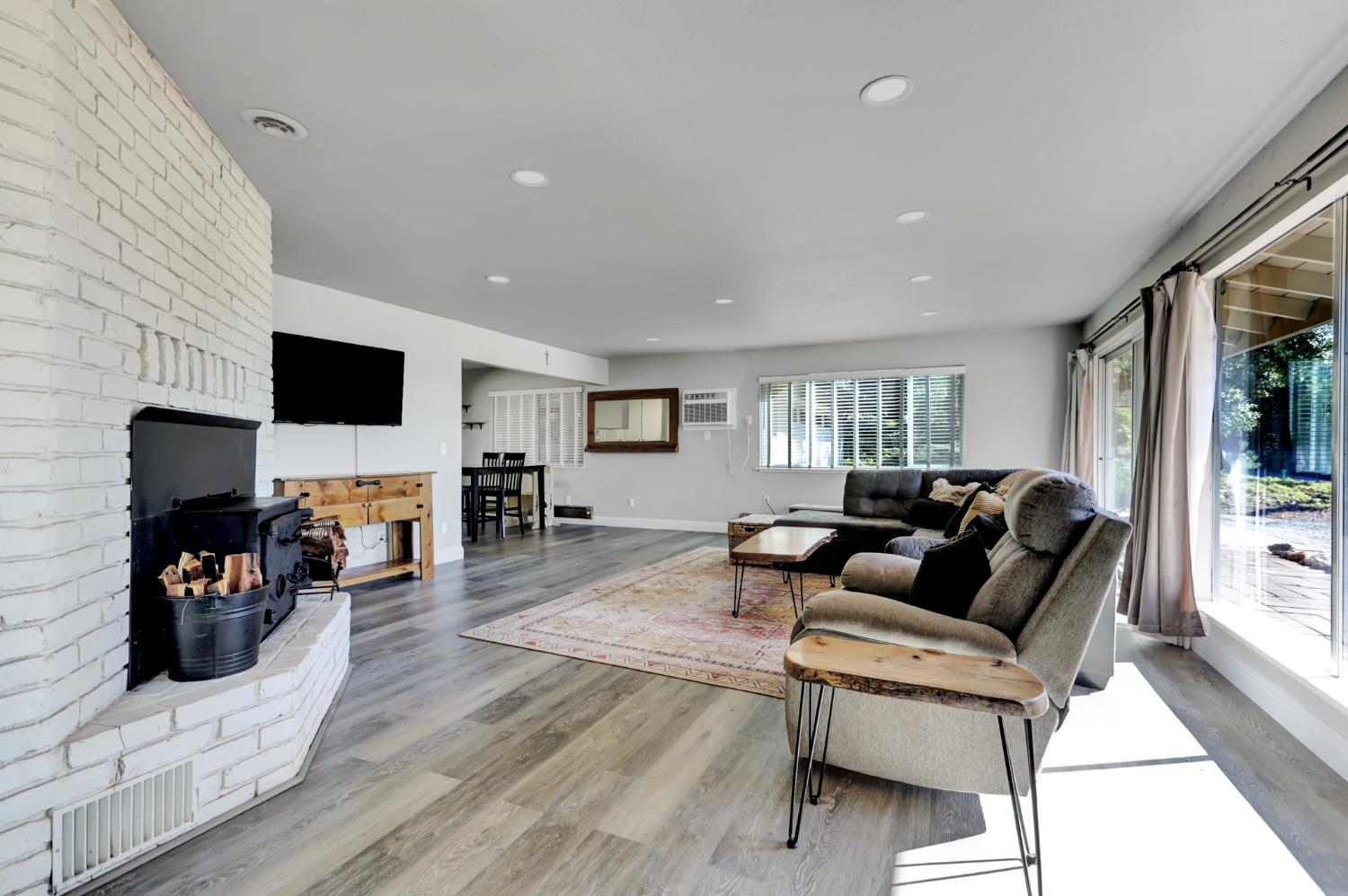 Alta Sierra Drive, Grass Valley, California image 2