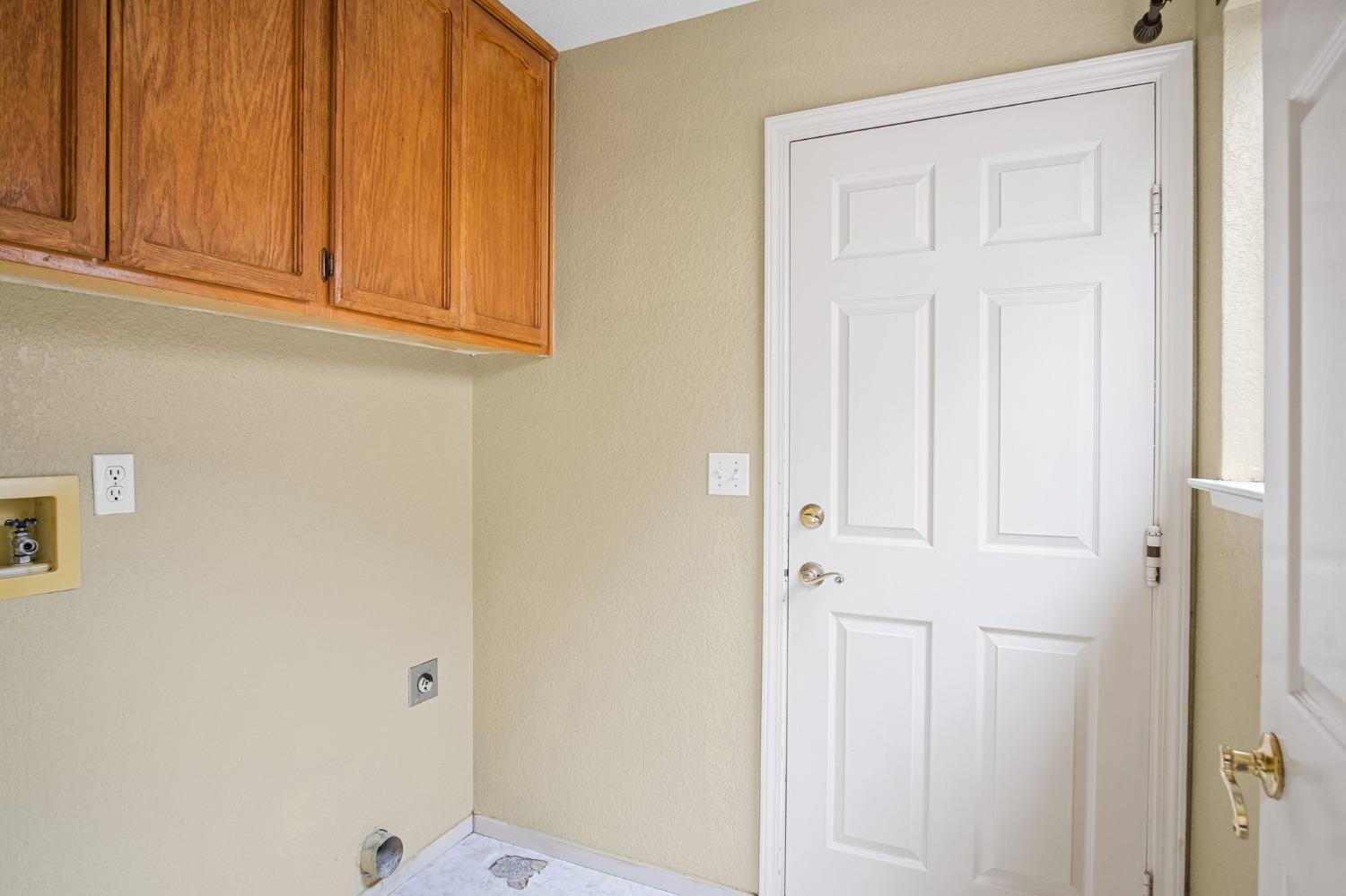 Detail Gallery Image 8 of 27 For 1709 Kansas Ave, Modesto,  CA 95358 - 3 Beds | 2 Baths