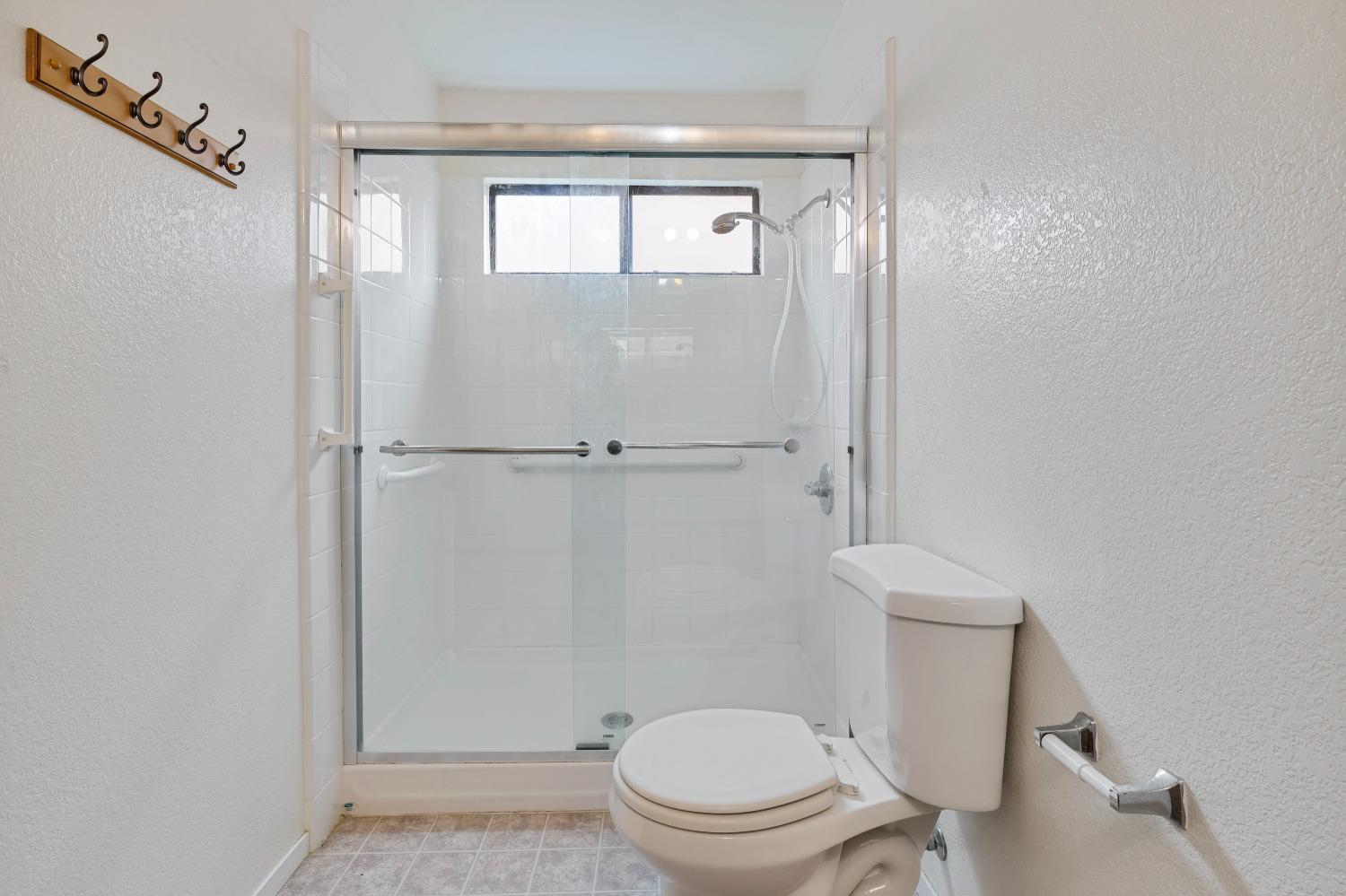 Detail Gallery Image 27 of 34 For 1947 Amberwood Ct, Stockton,  CA 95207 - 3 Beds | 2 Baths