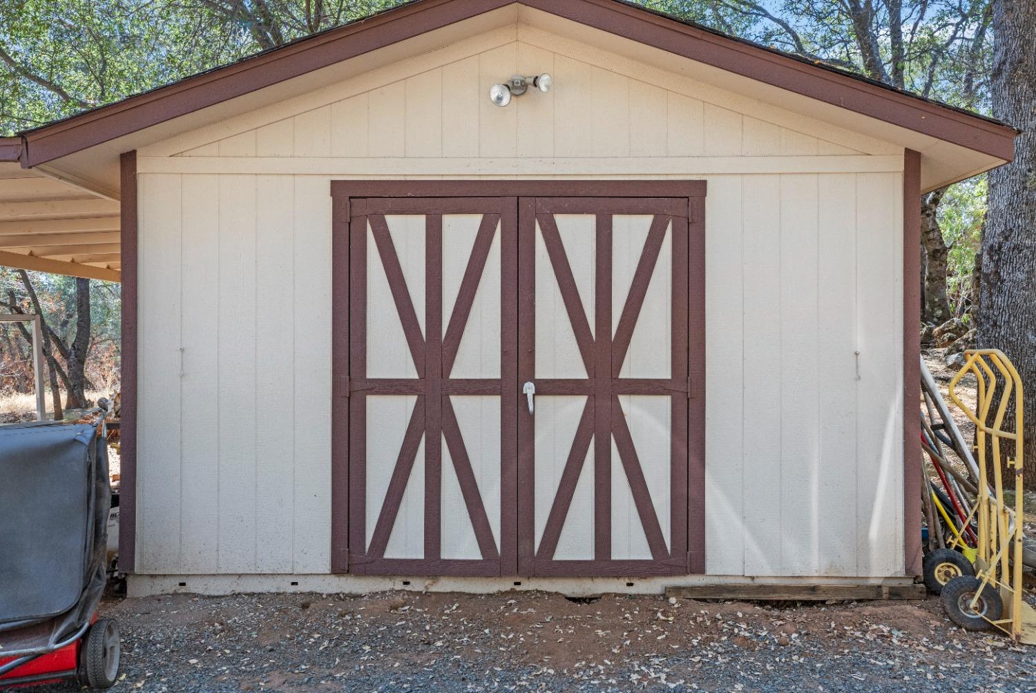 Forrest Road, Grass Valley, California image 32