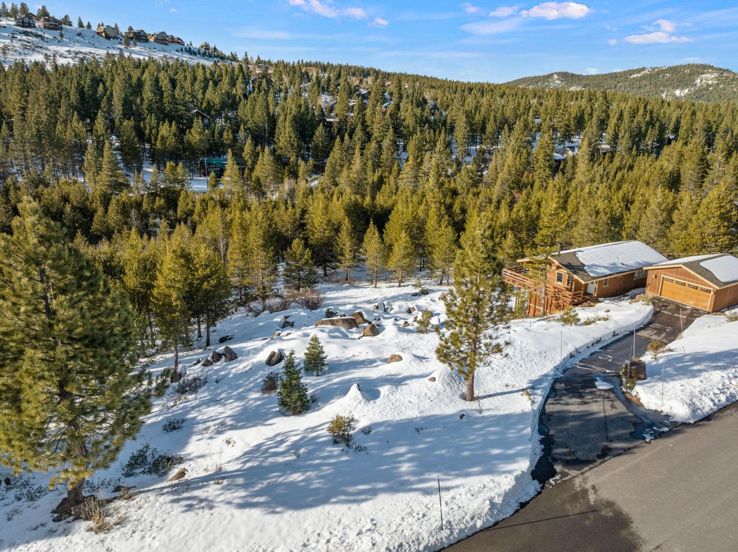 Detail Gallery Image 10 of 37 For 13439 Hillside Dr, Truckee,  CA 96161 - – Beds | – Baths