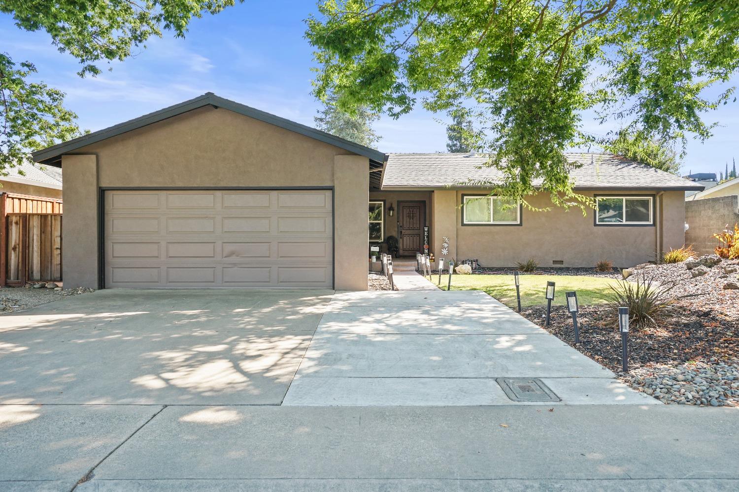 Detail Gallery Image 2 of 46 For 1136 Wildflower Dr, Modesto,  CA 95355 - 4 Beds | 2 Baths
