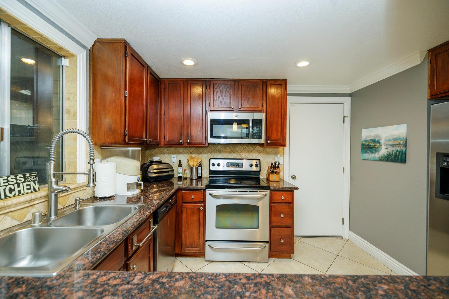 Detail Gallery Image 13 of 49 For 1900 Boise Ave, Modesto,  CA 95358 - 3 Beds | 2 Baths