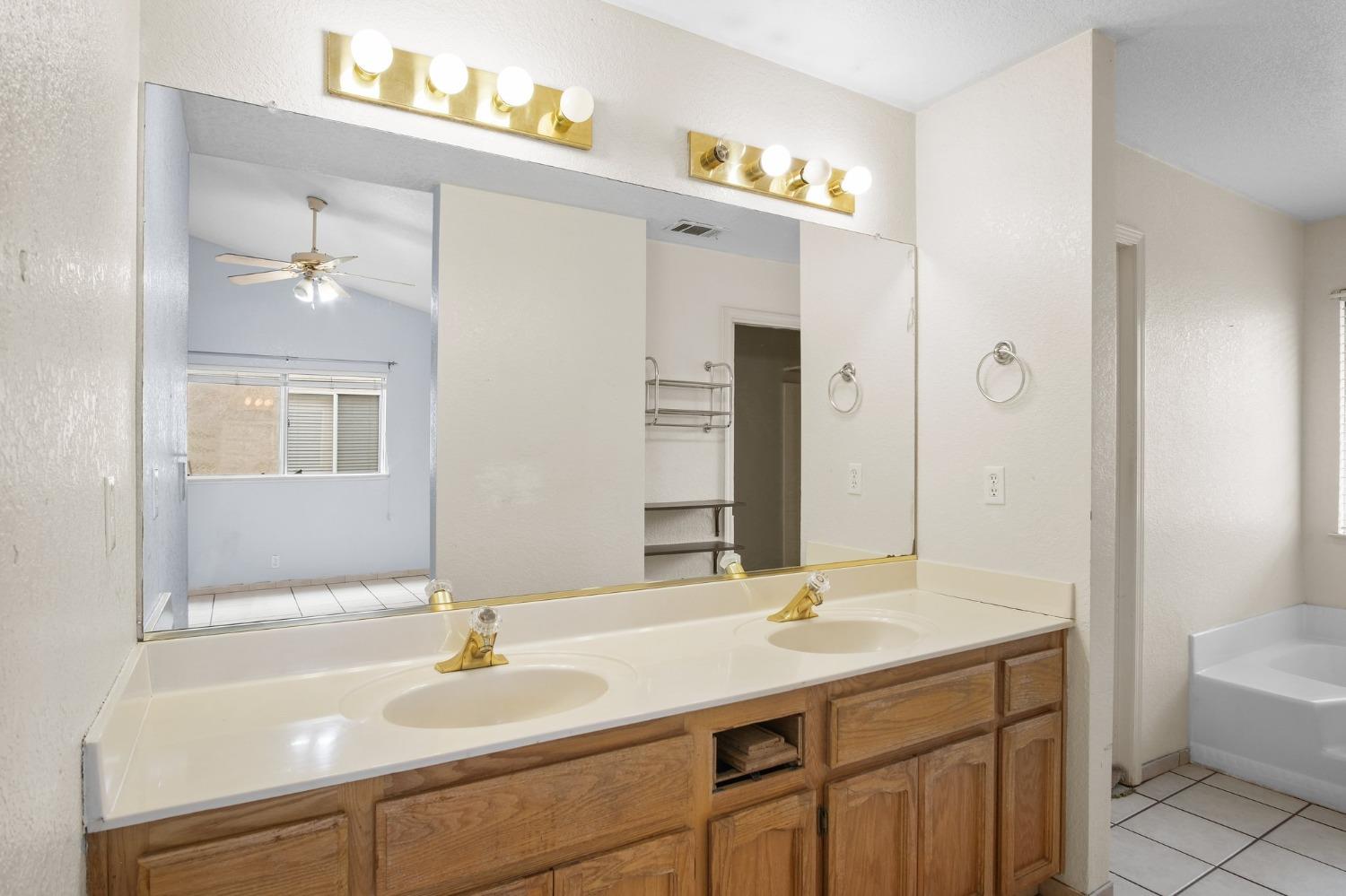 Detail Gallery Image 20 of 27 For 1709 Kansas Ave, Modesto,  CA 95358 - 3 Beds | 2 Baths