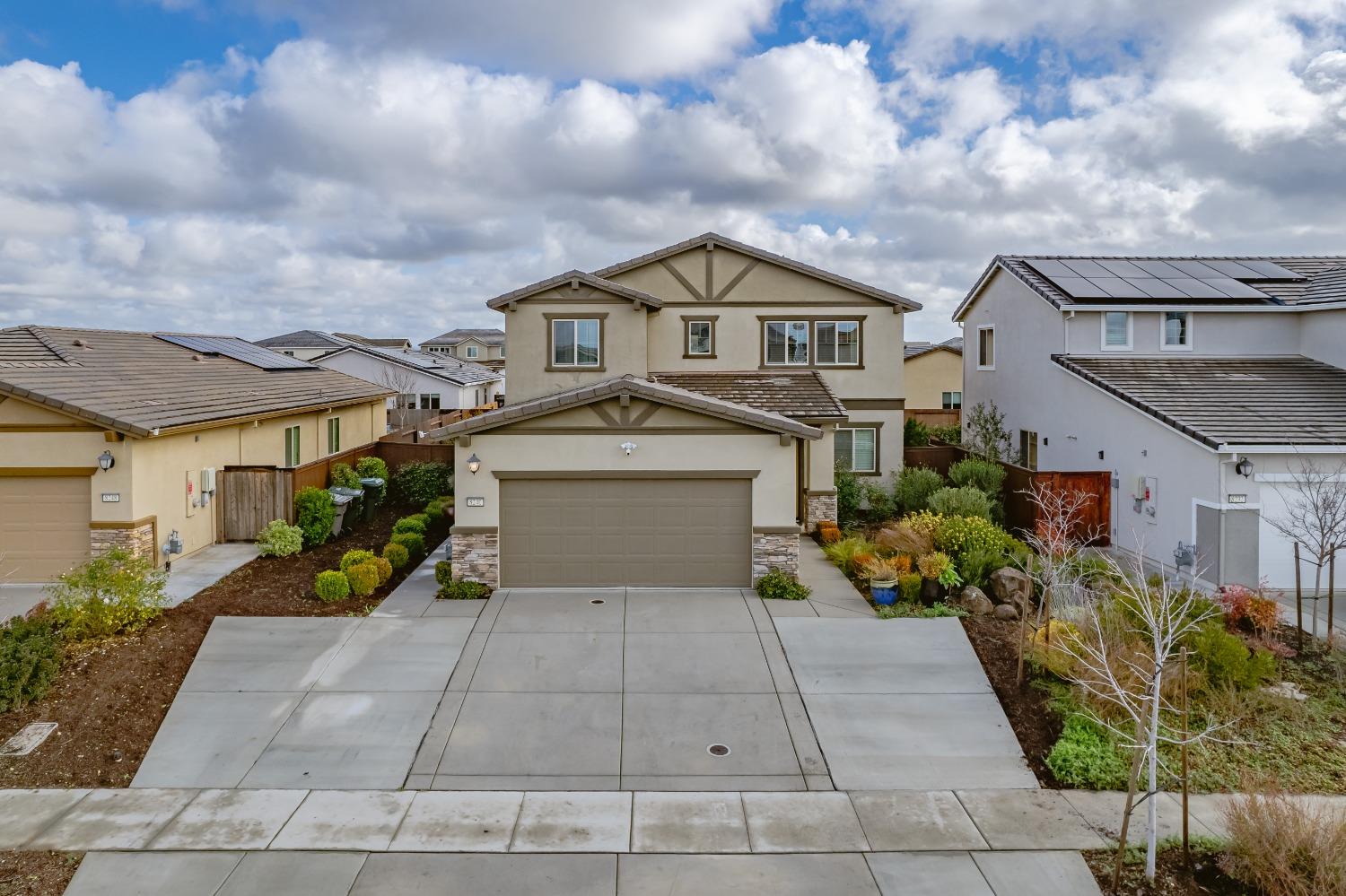 Detail Gallery Image 1 of 1 For 8240 Shellhous Dr, Roseville,  CA 95747 - 4 Beds | 3/1 Baths