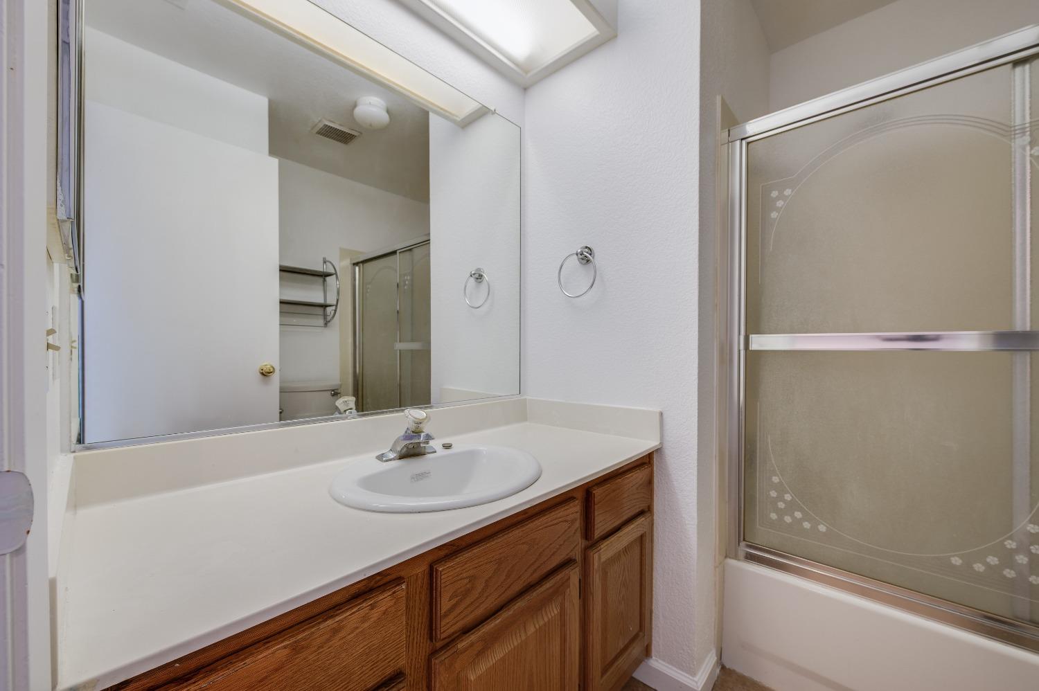 Detail Gallery Image 22 of 38 For 8625 Valley Rim Way, Antelope,  CA 95843 - 3 Beds | 2/1 Baths