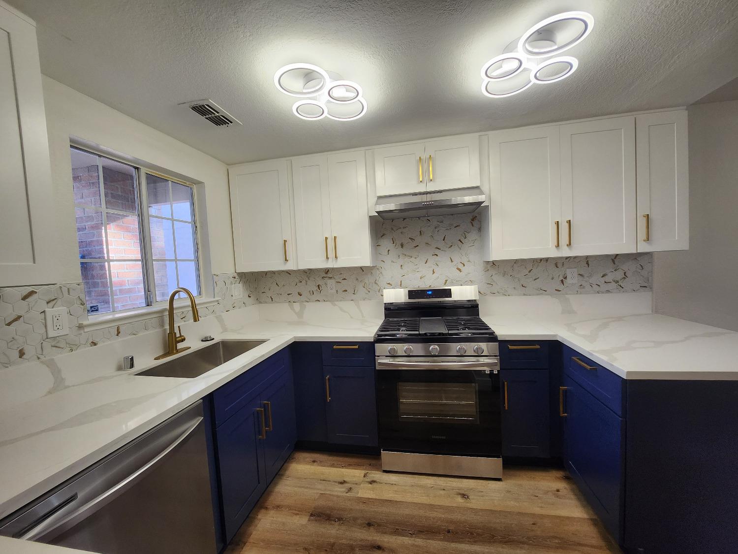 Detail Gallery Image 1 of 1 For 7490 Florin Creek Ct, Sacramento,  CA 95823 - 3 Beds | 2/1 Baths