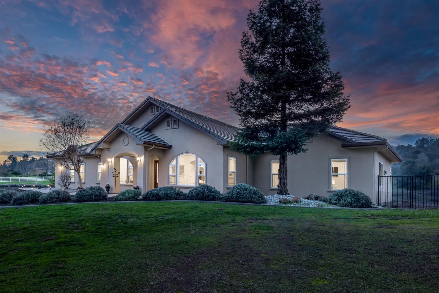 Photo of 5664 Amber Fields Dr in Shingle Springs, CA