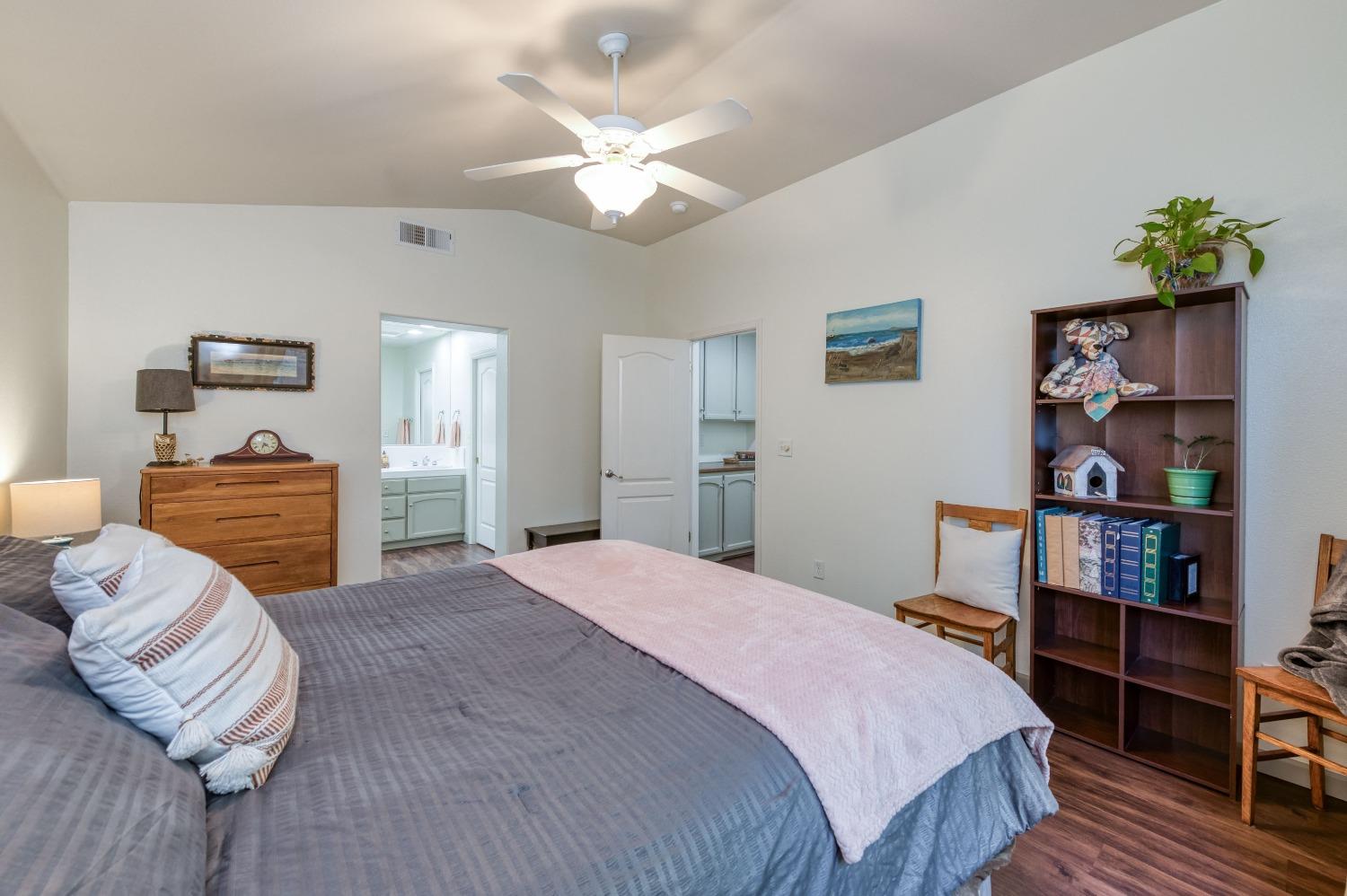 N Wathen Avenue, Clovis, California image 13