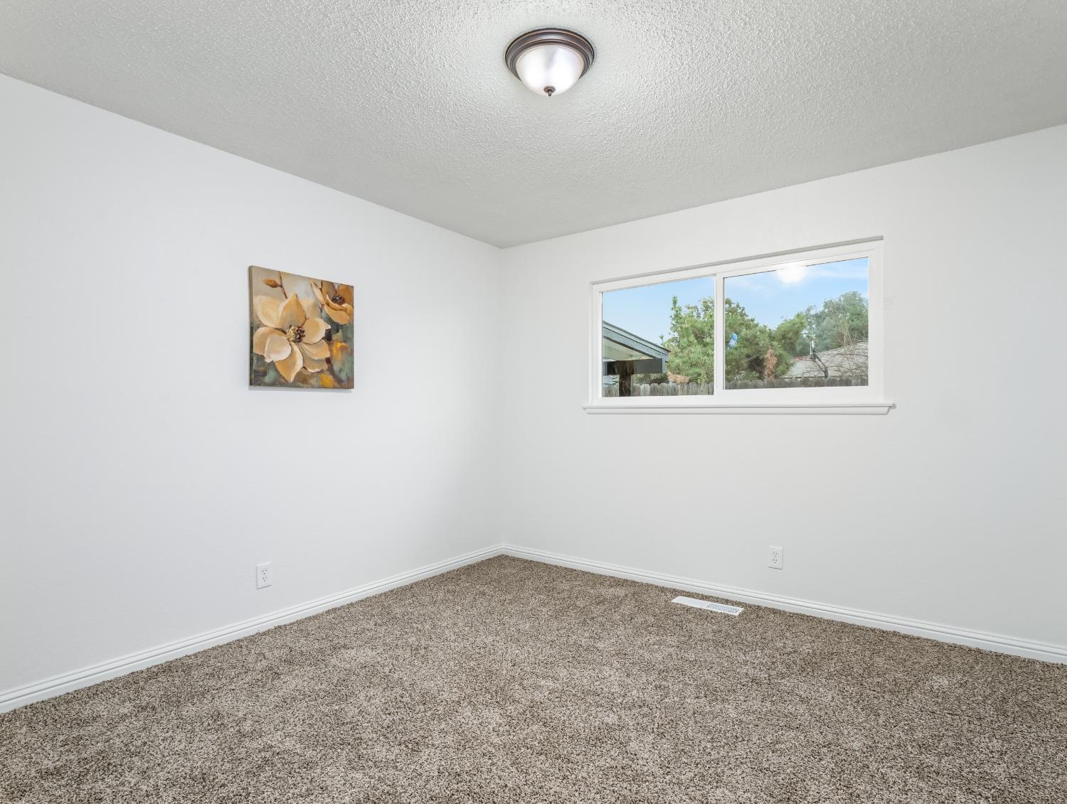 Detail Gallery Image 22 of 25 For 4818 E San Gabriel Ave, Fresno,  CA 93726 - 3 Beds | 2 Baths
