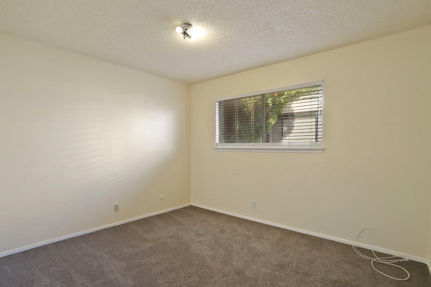 Detail Gallery Image 20 of 27 For 304 Glasgow Ave, Stockton,  CA 95210 - 3 Beds | 2 Baths