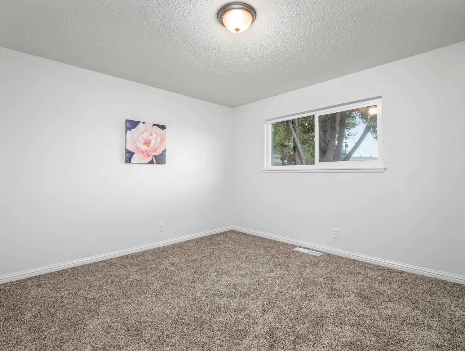 Detail Gallery Image 18 of 25 For 4818 E San Gabriel Ave, Fresno,  CA 93726 - 3 Beds | 2 Baths