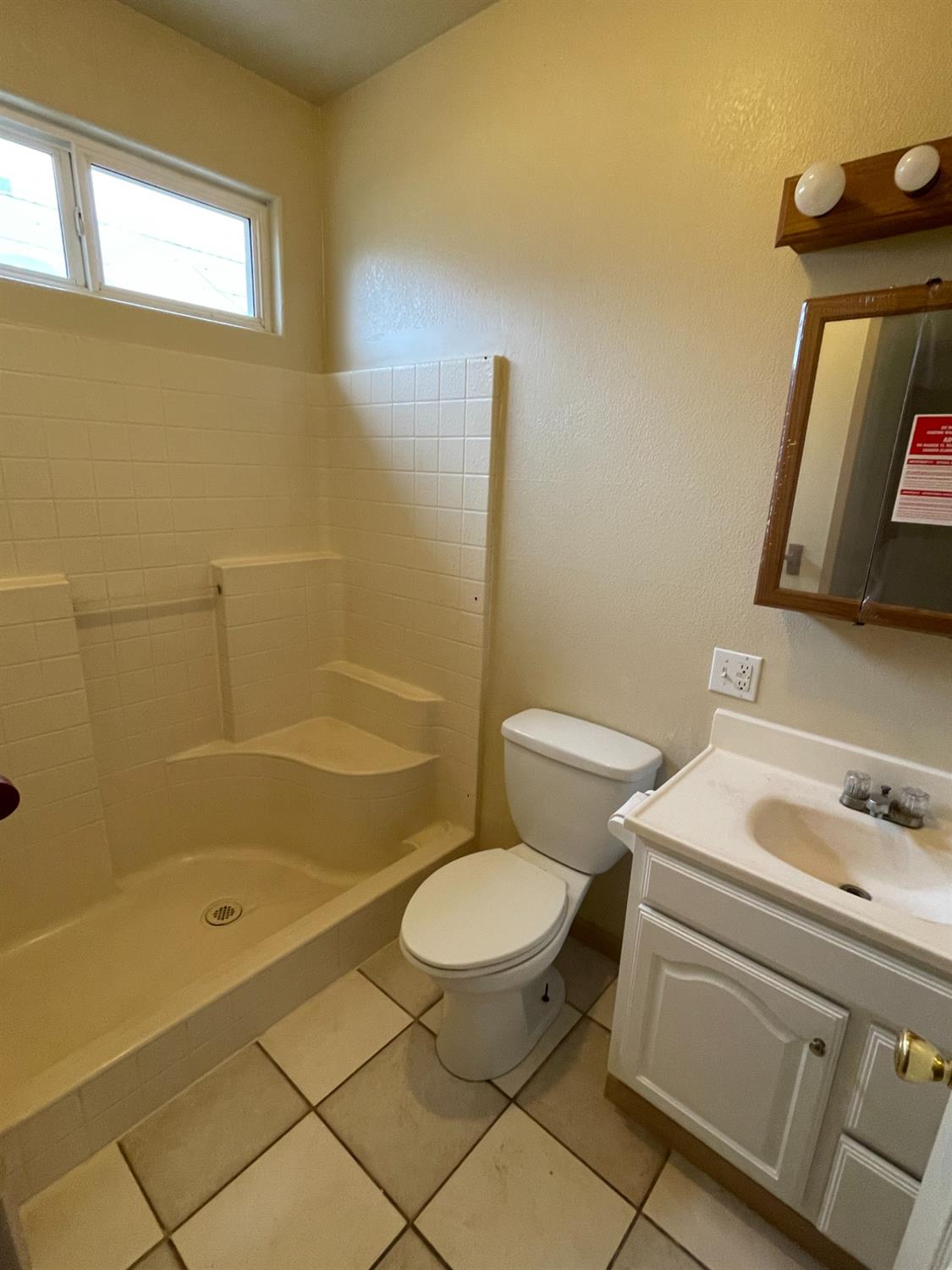 Detail Gallery Image 9 of 16 For 130 W 19th St, Merced,  CA 95340 - 3 Beds | 2 Baths