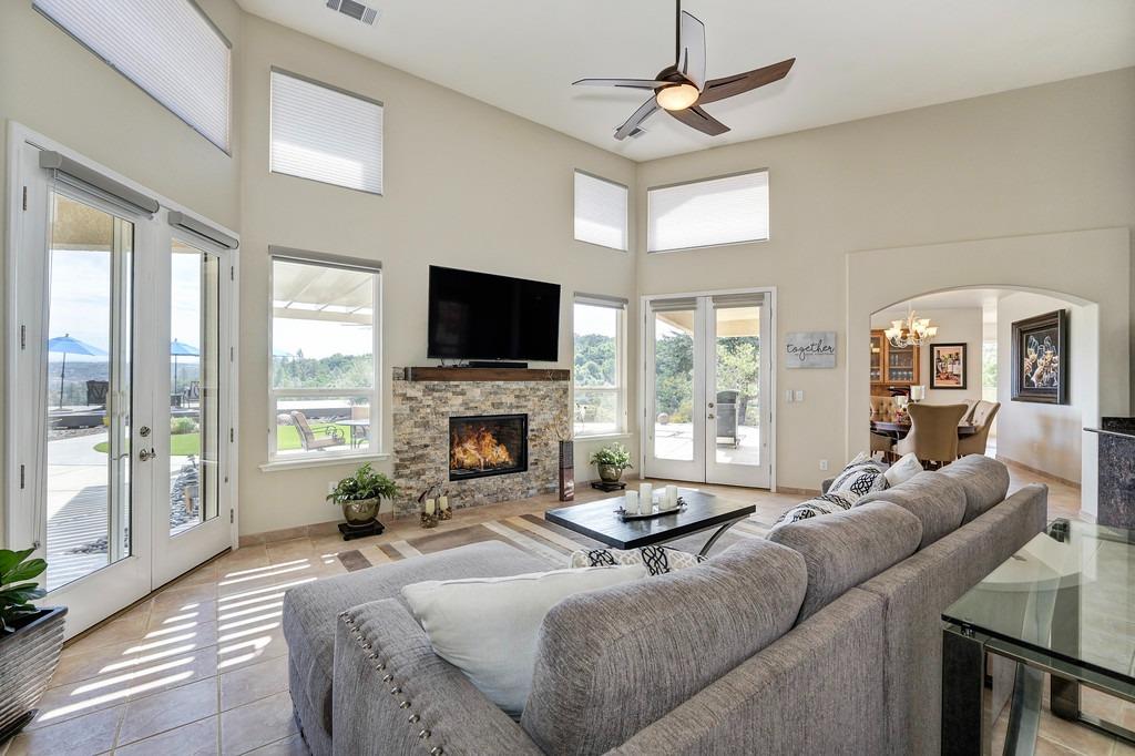 Detail Gallery Image 6 of 81 For 4210 Chemise Ln, Rescue,  CA 95672 - 4 Beds | 3/1 Baths