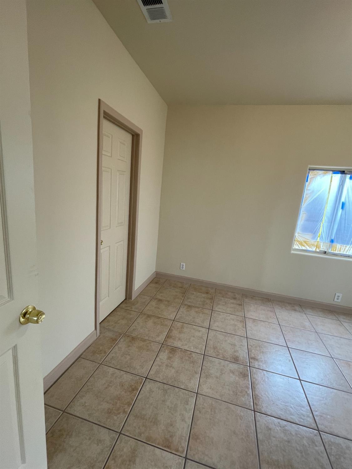 Detail Gallery Image 5 of 16 For 130 W 19th St, Merced,  CA 95340 - 3 Beds | 2 Baths