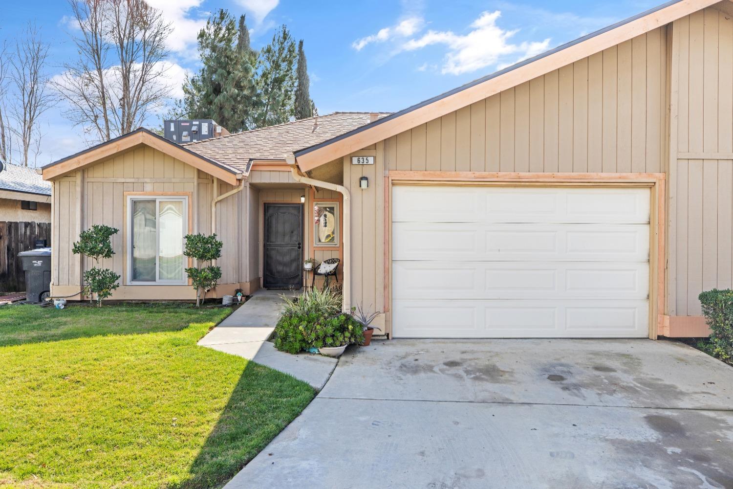 Detail Gallery Image 1 of 1 For 635 Vine Ct, Lemoore,  CA 93245 - 3 Beds | 2 Baths