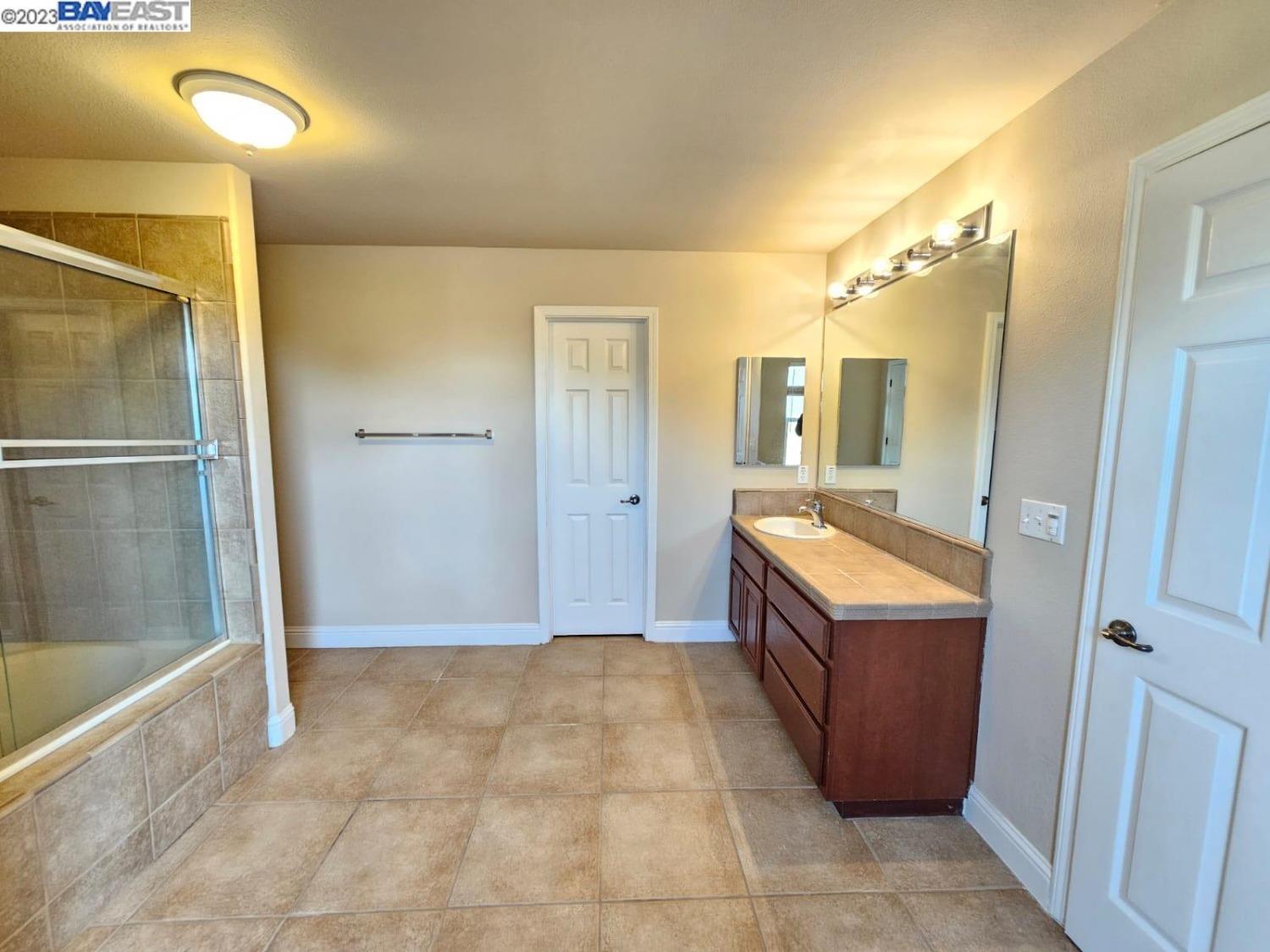 Detail Gallery Image 14 of 20 For 3803 Twilight Ave, Merced,  CA 95348 - 4 Beds | 2/1 Baths