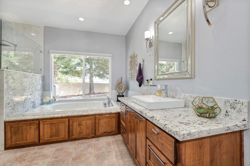 Detail Gallery Image 31 of 81 For 4210 Chemise Ln, Rescue,  CA 95672 - 4 Beds | 3/1 Baths