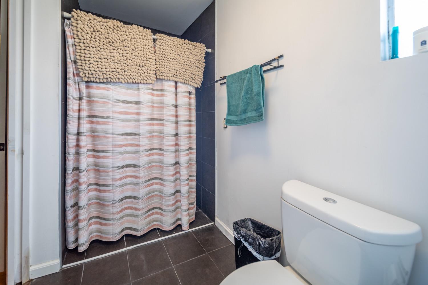 Detail Gallery Image 17 of 26 For 10220 Royal Ann St, Oakland,  CA 94603 - 3 Beds | 2 Baths