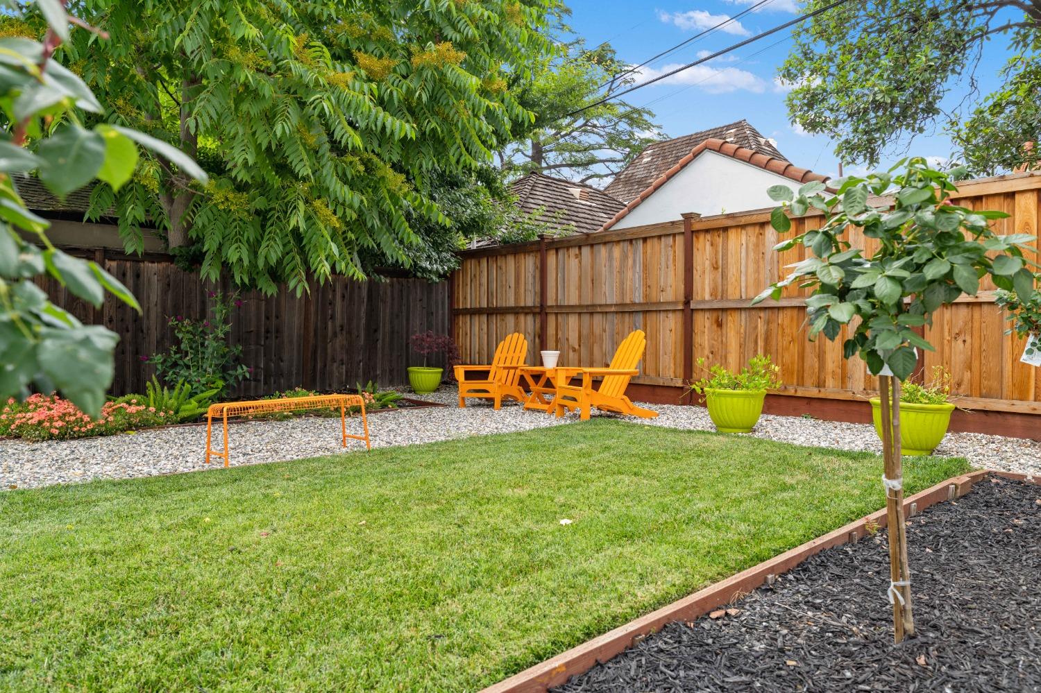 Detail Gallery Image 8 of 44 For 2741 Sutterville Rd, Sacramento,  CA 95820 - 4 Beds | 2 Baths