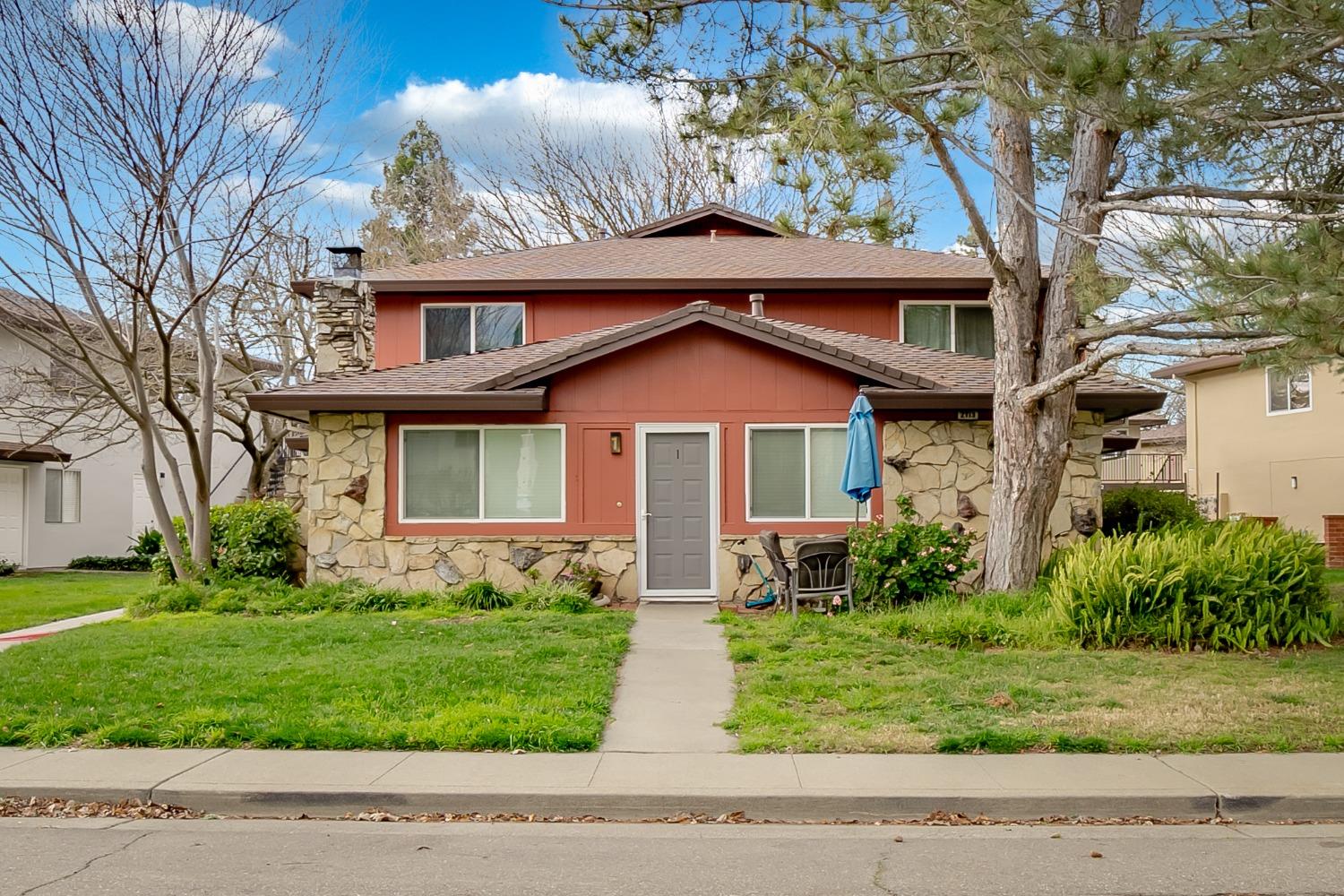 Detail Gallery Image 1 of 1 For 2713 Bidwell St #2,  Davis,  CA 95618 - 2 Beds | 1 Baths