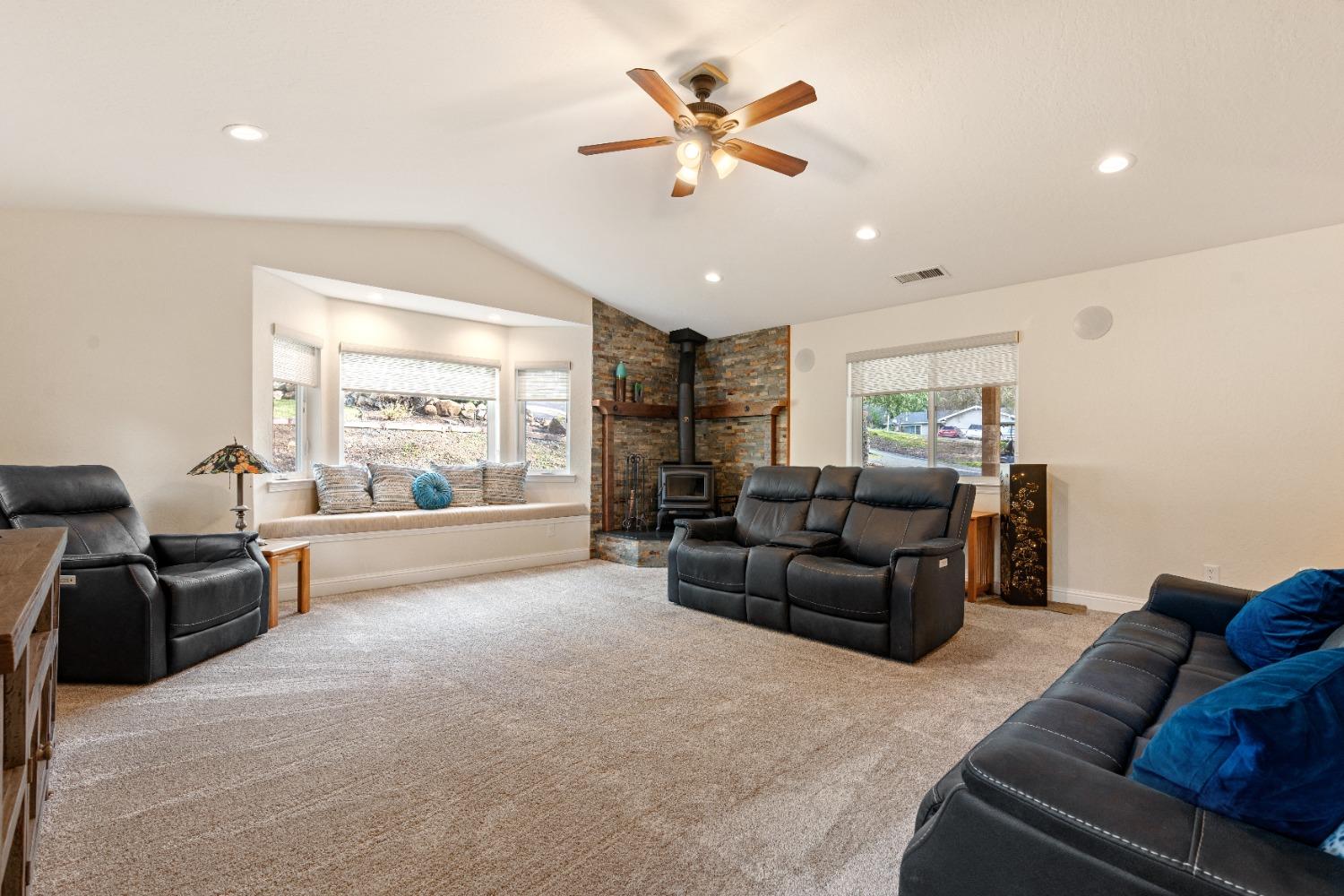 Detail Gallery Image 13 of 44 For 14294 Knobcone Dr, Penn Valley,  CA 95946 - 3 Beds | 2 Baths