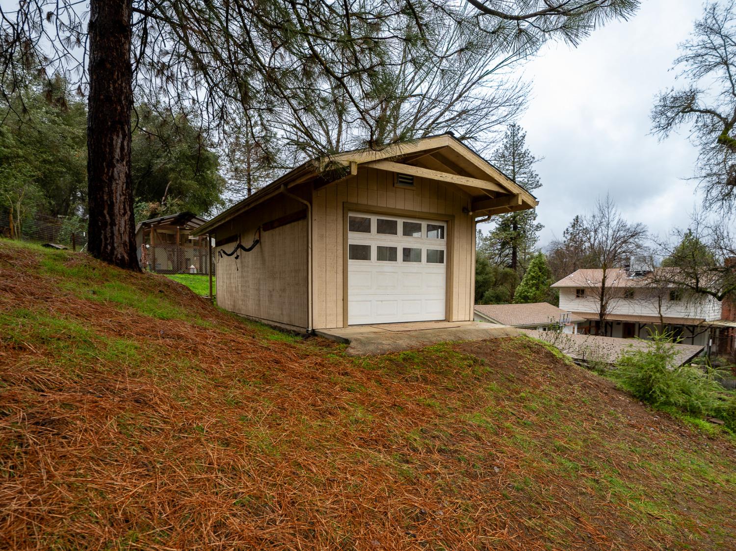 Pamela Place, Oakhurst, California image 34