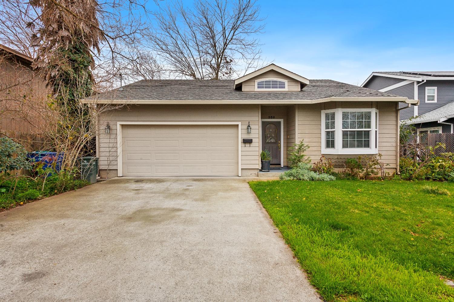 Detail Gallery Image 1 of 1 For 305 Chennault Ct, Sacramento,  CA 95838 - 3 Beds | 2 Baths