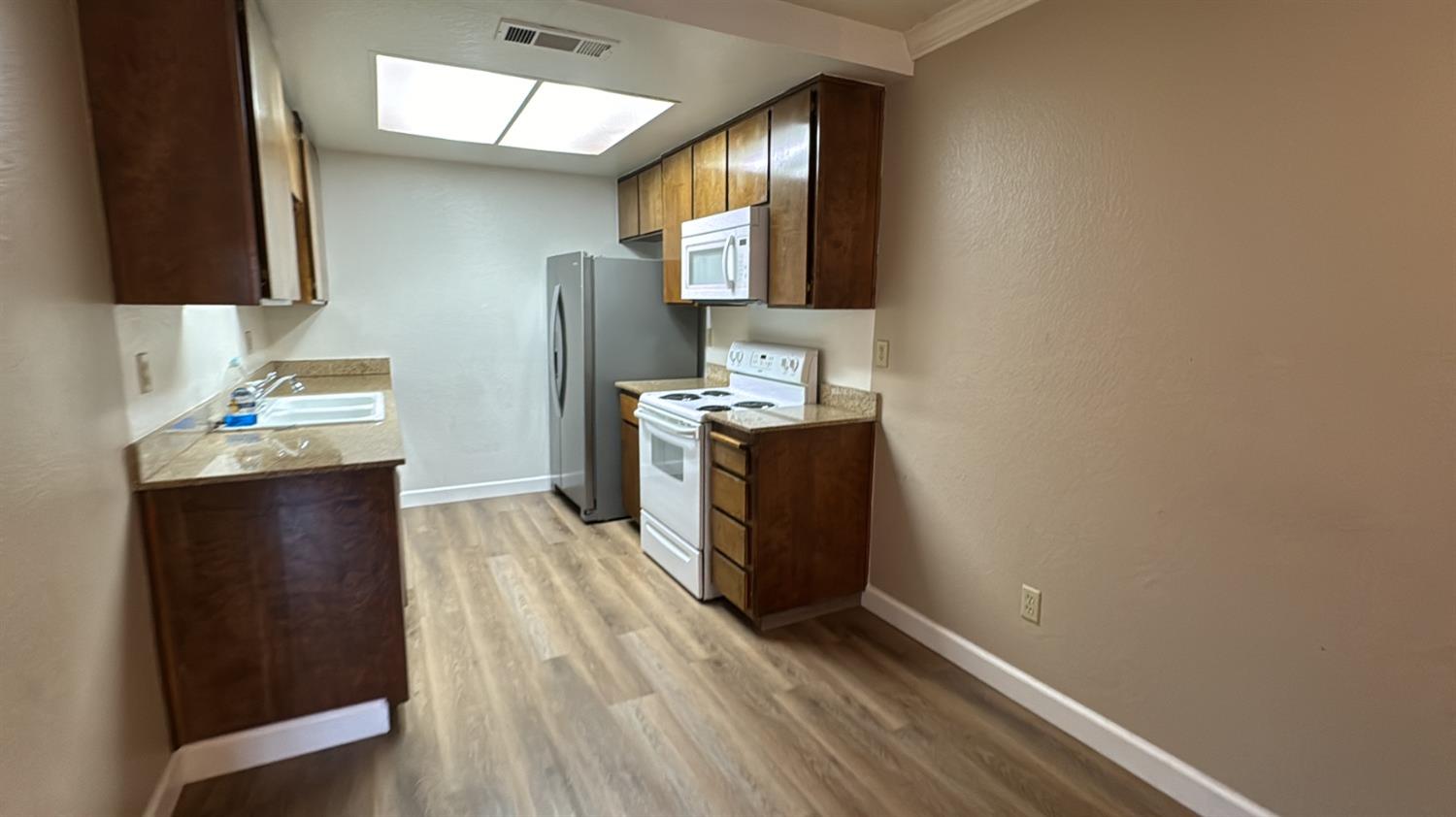 Detail Gallery Image 11 of 17 For 468 Cherry Ln #F,  Manteca,  CA 95337 - 2 Beds | 1 Baths