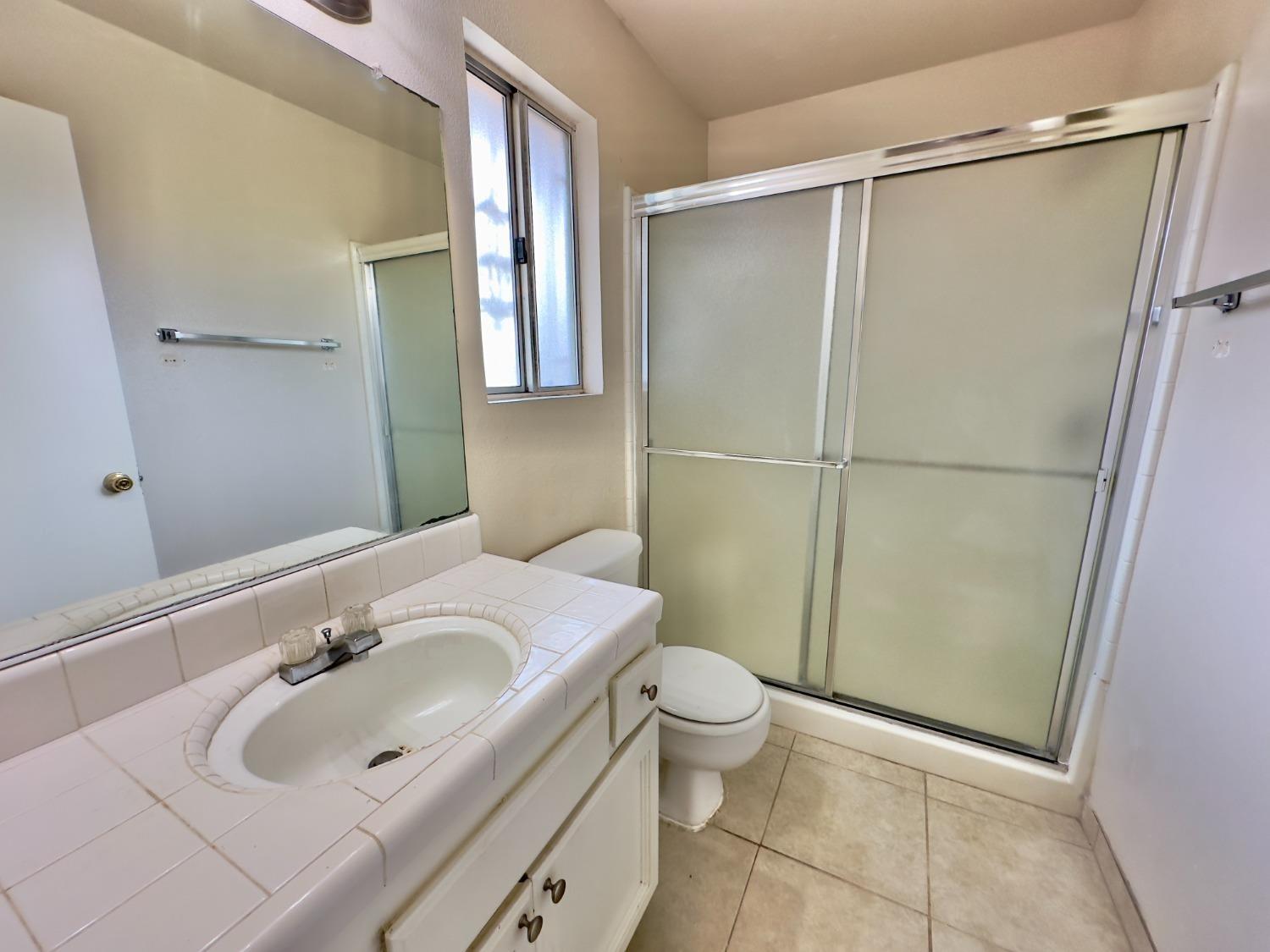 Detail Gallery Image 13 of 17 For 232 N Adrian Ave, Fresno,  CA 93727 - 3 Beds | 2 Baths