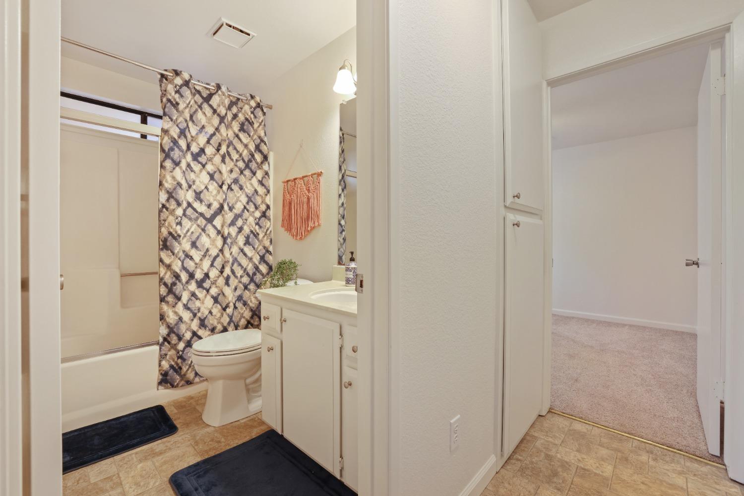 Detail Gallery Image 14 of 37 For 1305 Trinity Way, Turlock,  CA 95382 - 2 Beds | 2 Baths