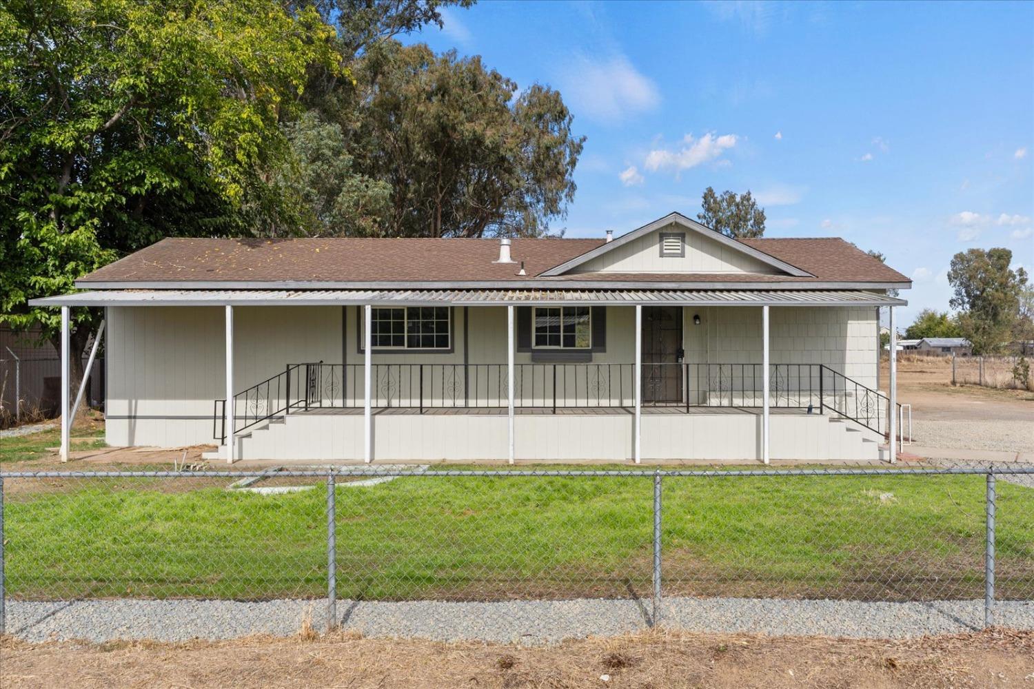 Detail Gallery Image 1 of 1 For 1911 9th Ave, Olivehurst,  CA 95961 - 3 Beds | 2/1 Baths
