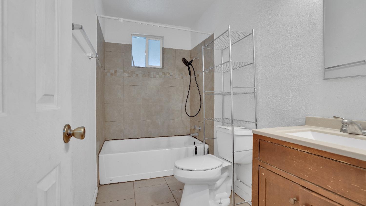 Detail Gallery Image 11 of 18 For 1879 W Sonora St, Stockton,  CA 95203 - 3 Beds | 1 Baths