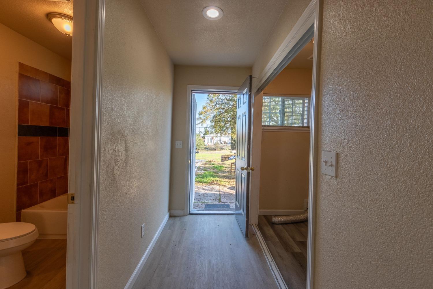 Detail Gallery Image 15 of 18 For 2142 S Laurel St, Stockton,  CA 95206 - 2 Beds | 2 Baths