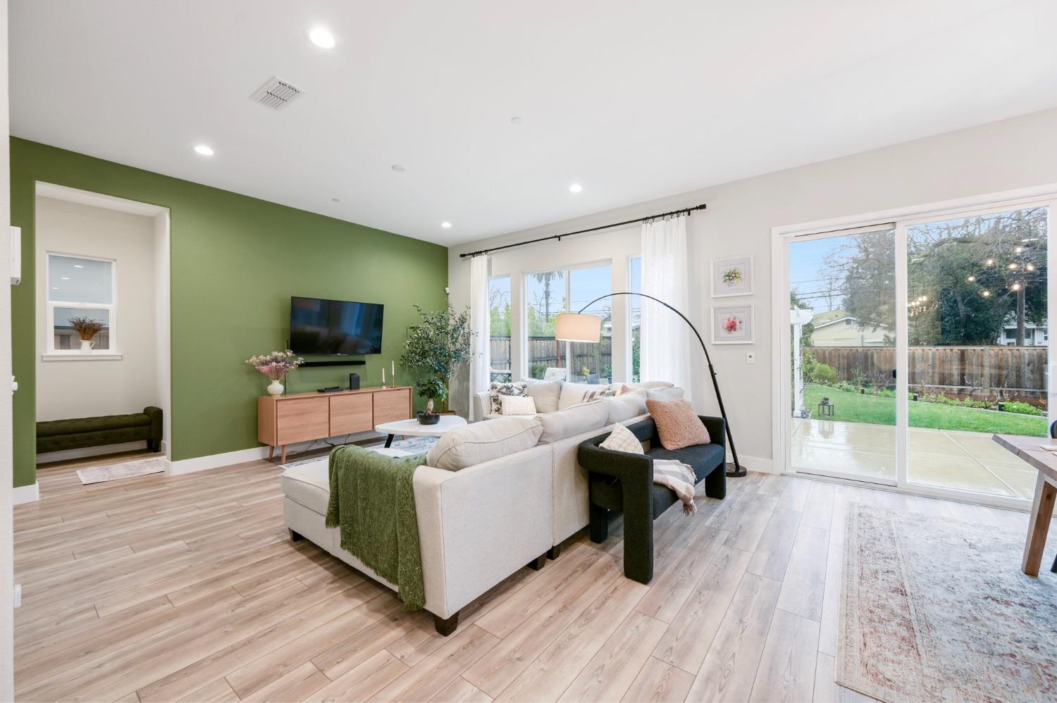 5Th Avenue, Sacramento, CA, 95818-
