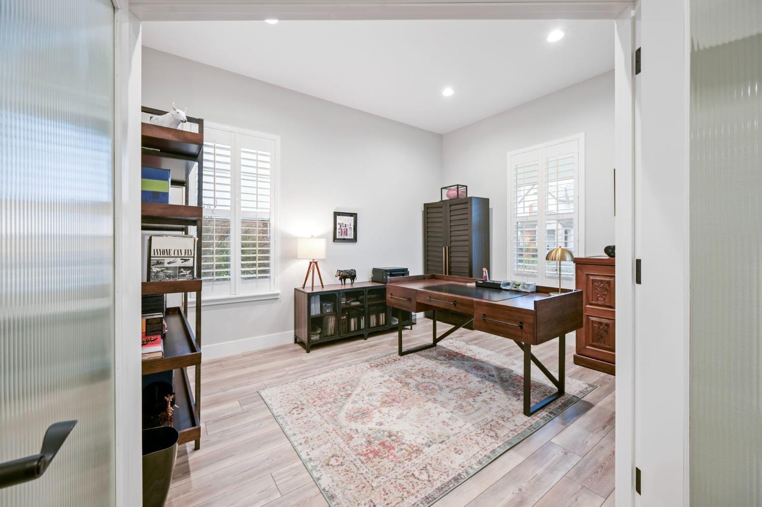 5Th Avenue, Sacramento, CA, 95818-