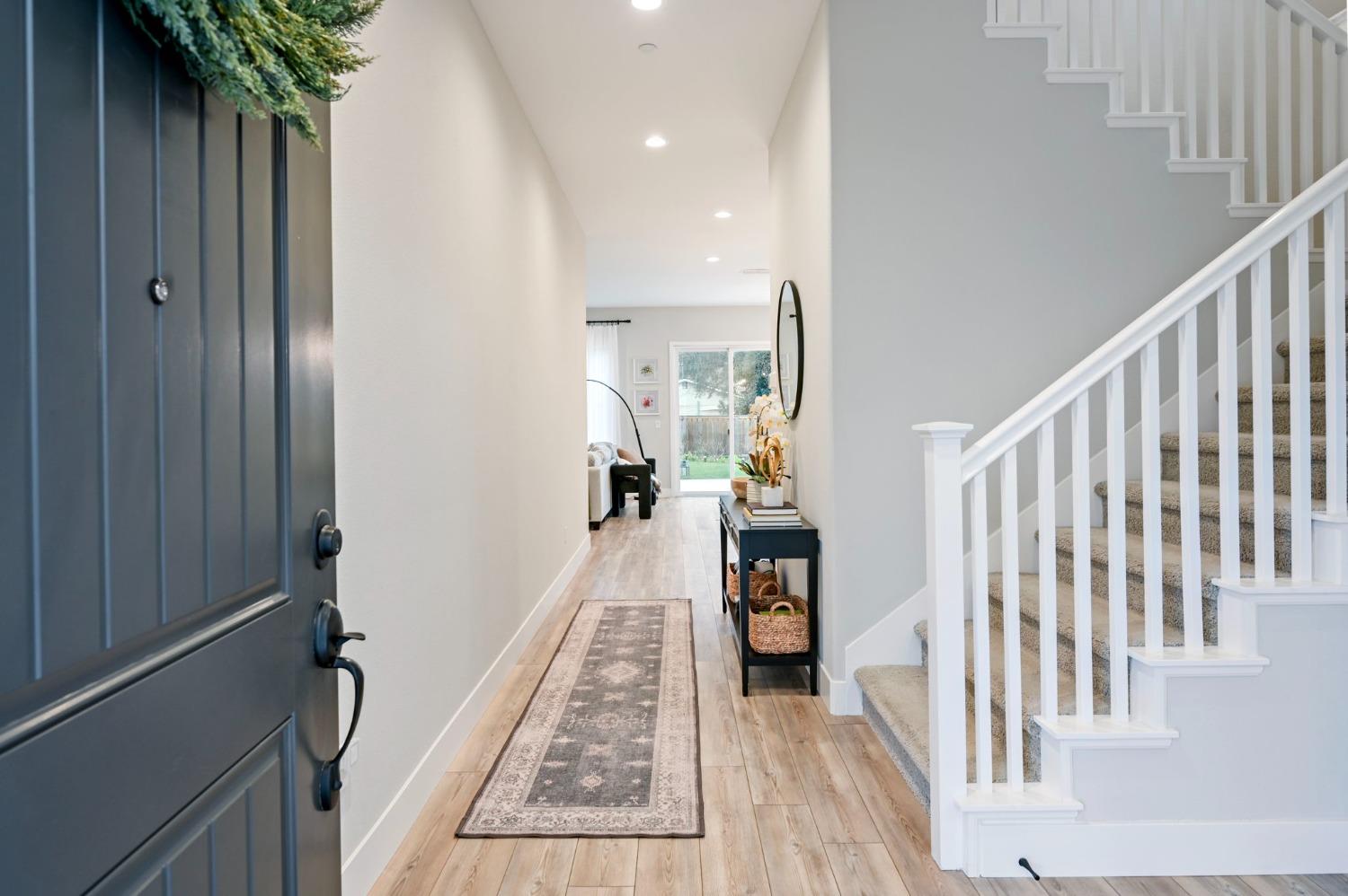 5Th Avenue, Sacramento, CA, 95818-